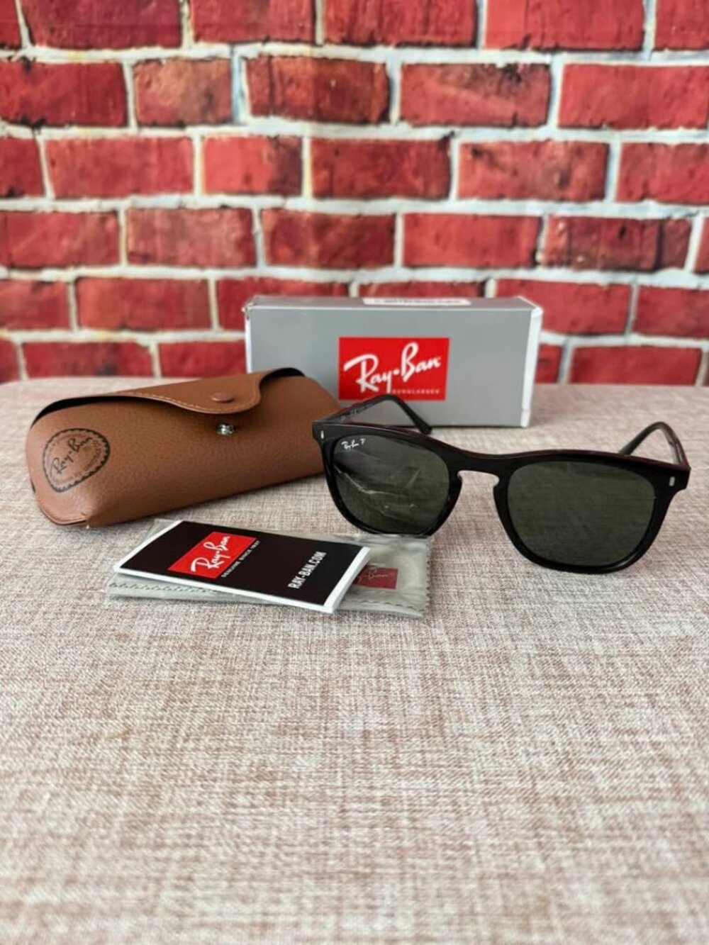 Ray-Ban RB2210 901/58 Black Polarized Sunglasses – New in Box
